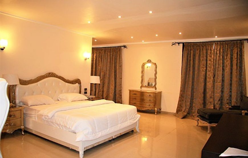 The Country Lodge Hotel